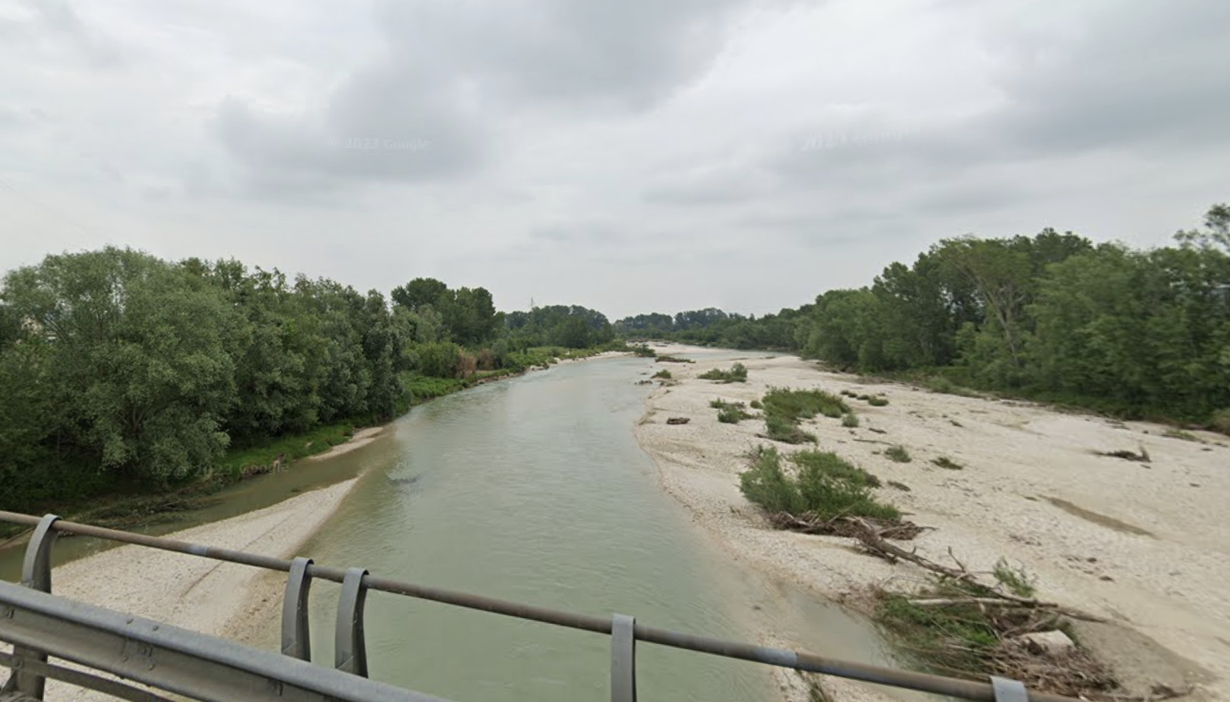 Fiume Esino da Via Marconi Fiume Esino da Via Marconi