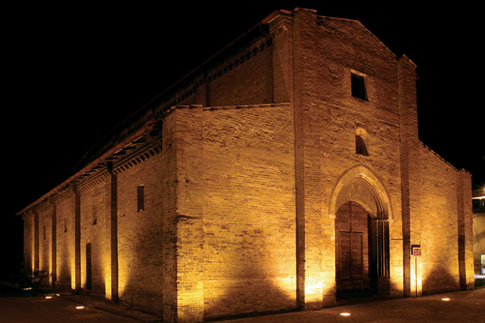 Immagine notturna dell'esterno della Chiesa di San Nicolò Immagine notturna dell'esterno della Chiesa di San Nicolò